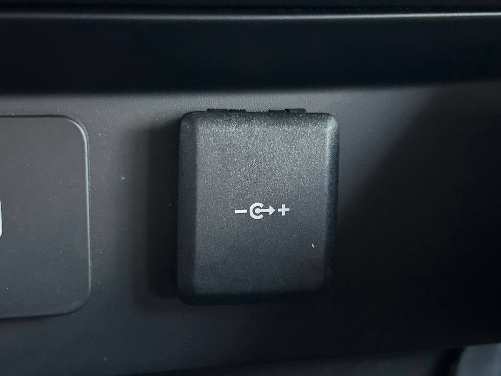 Used 2024 Land Rover Defender 130 Outbound AWD/4WD image 32