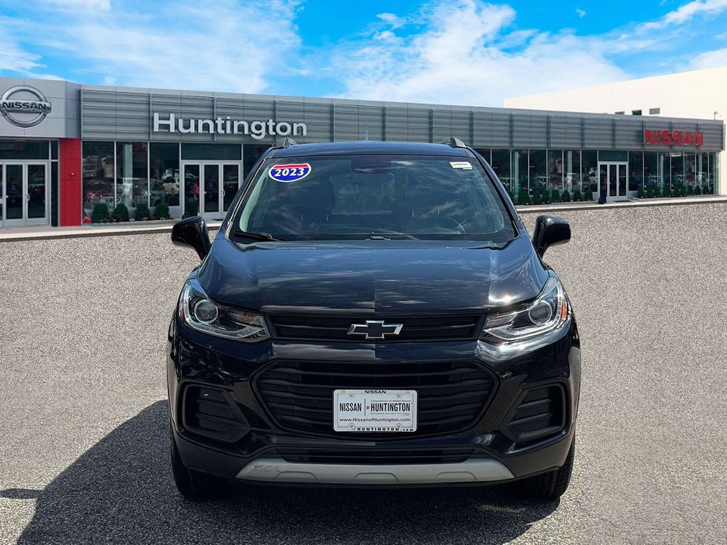 Used 2018 Chevrolet Trax LT w/ Redline Edition AWD/4WD image 2
