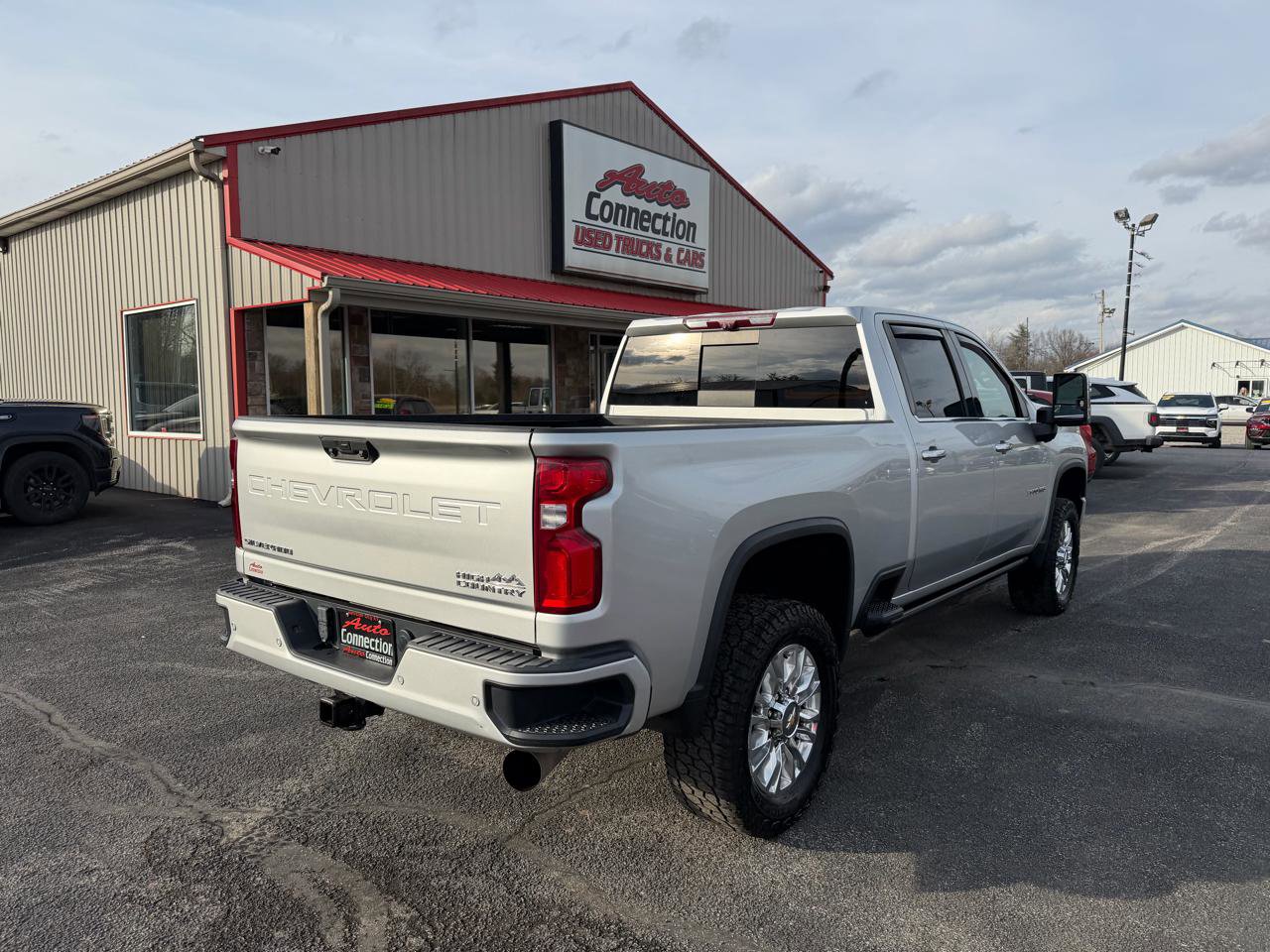 Used 2023 Chevrolet Silverado 3500 High Country w/ Z71 Off-Road Package image 4
