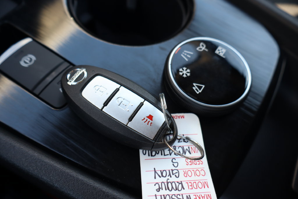 Used 2021 Nissan Rogue S AWD/4WD image 32