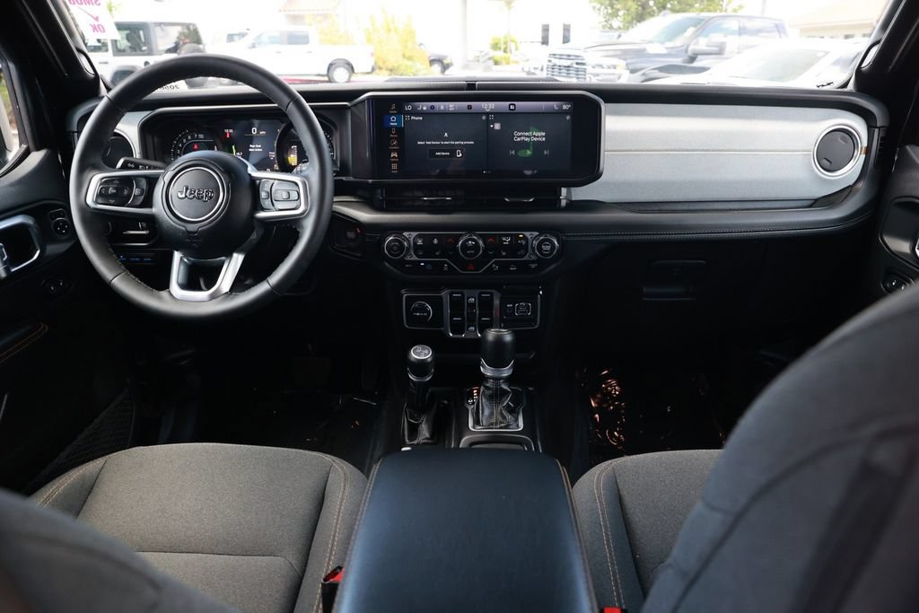 Used 2025 Jeep Wrangler Unlimited Sahara w/ Safety Group AWD/4WD image 25