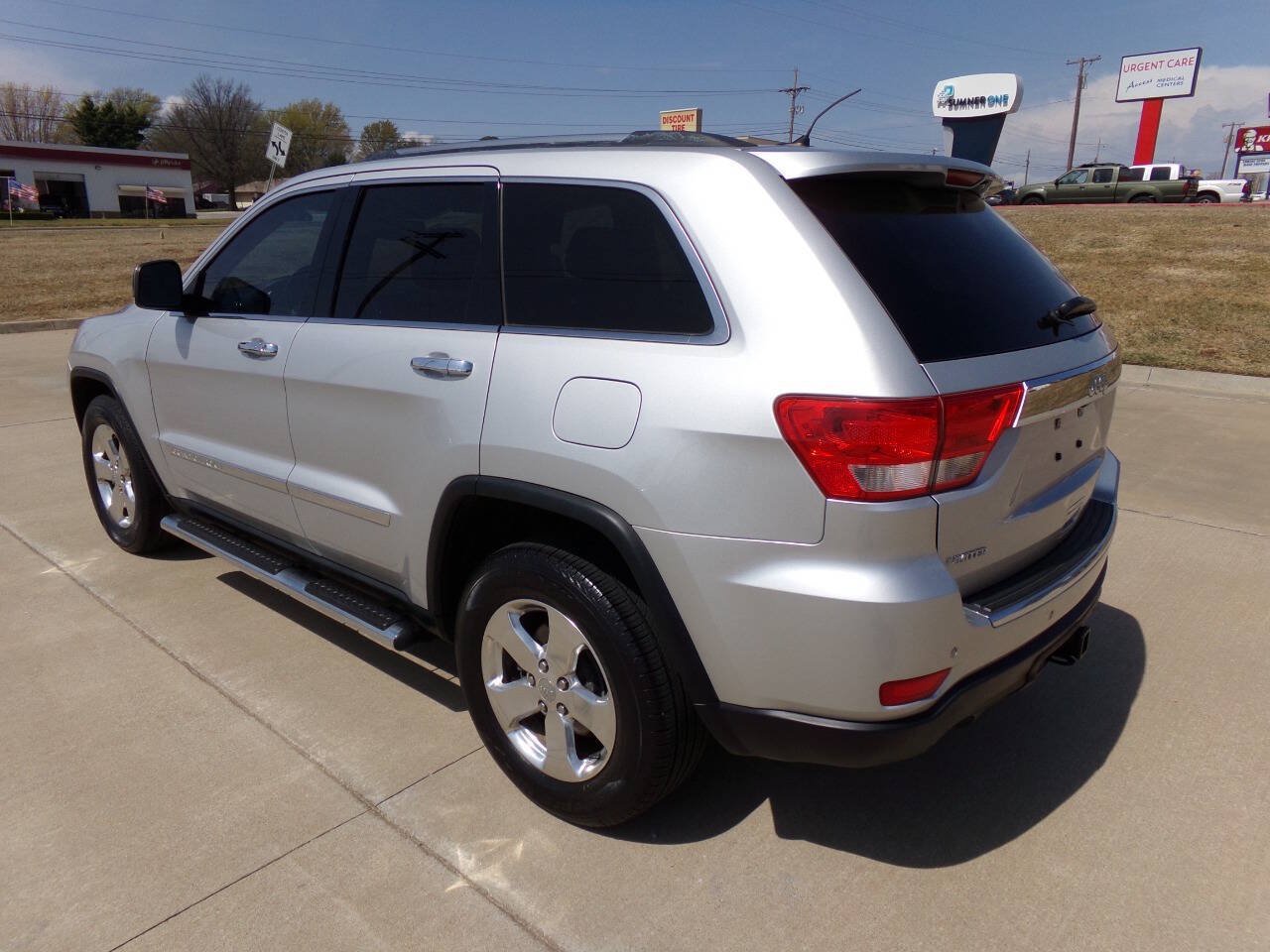 Used 2011 Jeep Grand Cherokee Limited RWD image 36