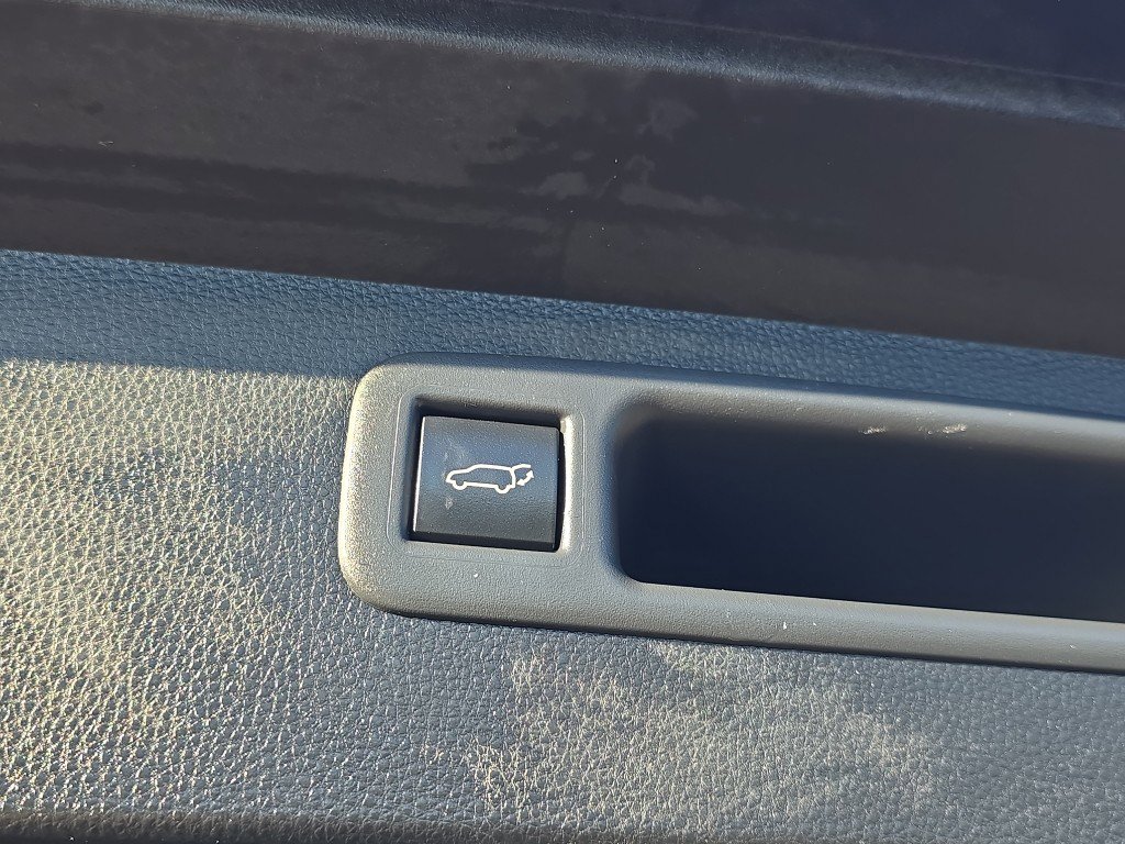 Used 2020 Toyota Highlander XLE image 10