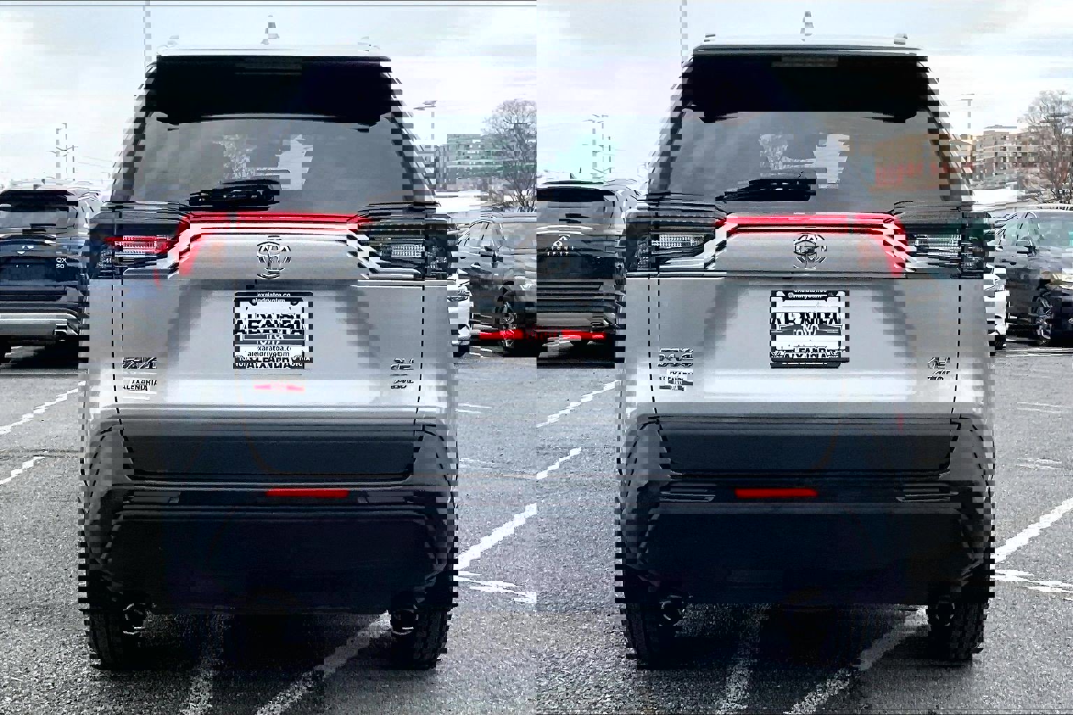 Used 2020 Toyota RAV4 XLE w/ Convenience Package image 4