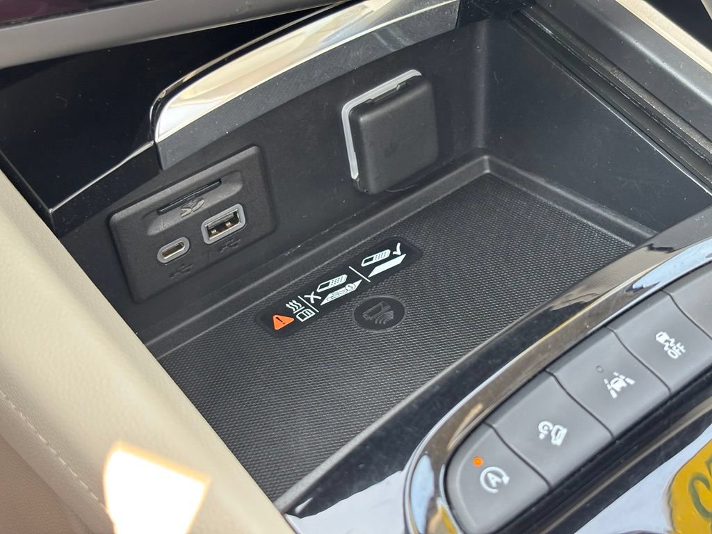 Used 2023 Buick Envision Avenir AWD/4WD image 32