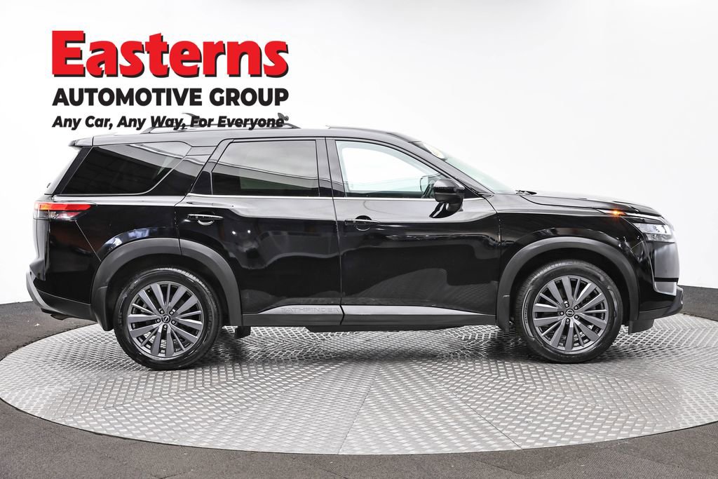 Used 2023 Nissan Pathfinder SL w/ SL Premium Package image 4