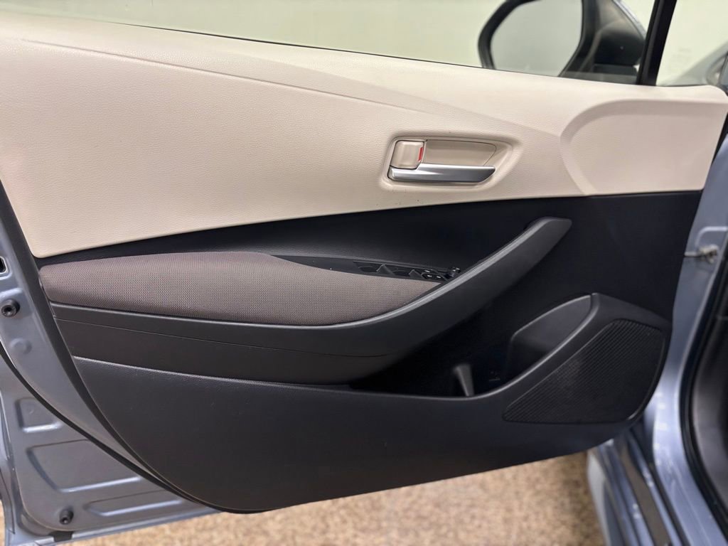 Used 2020 Toyota Corolla LE w/ Carpet Mat Package (TMS) FWD image 10