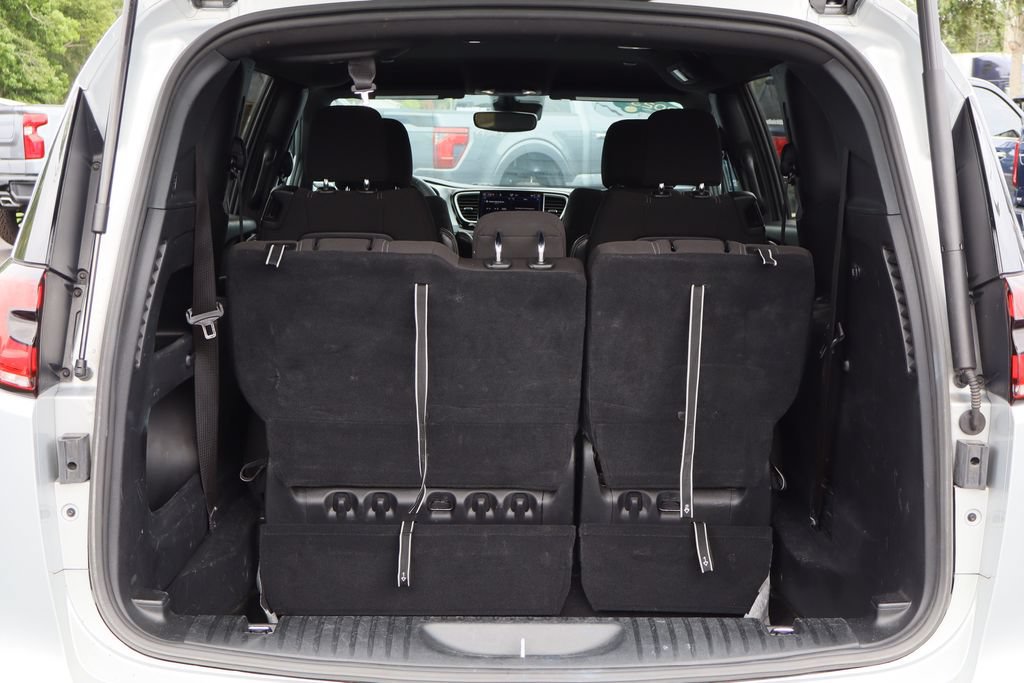 Used 2023 Chrysler Pacifica Touring FWD image 24