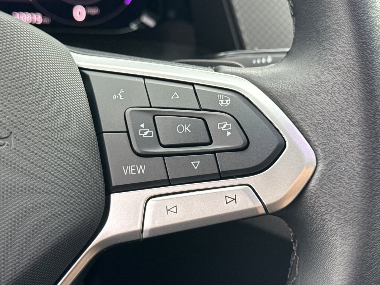 Certified 2025 Volkswagen Atlas Peak Edition SE image 22