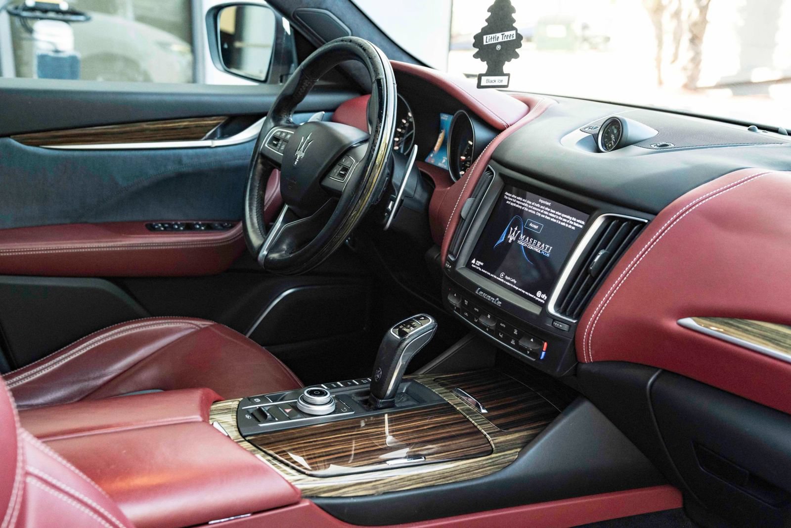 Used 2019 Maserati Levante GranLusso AWD/4WD image 38