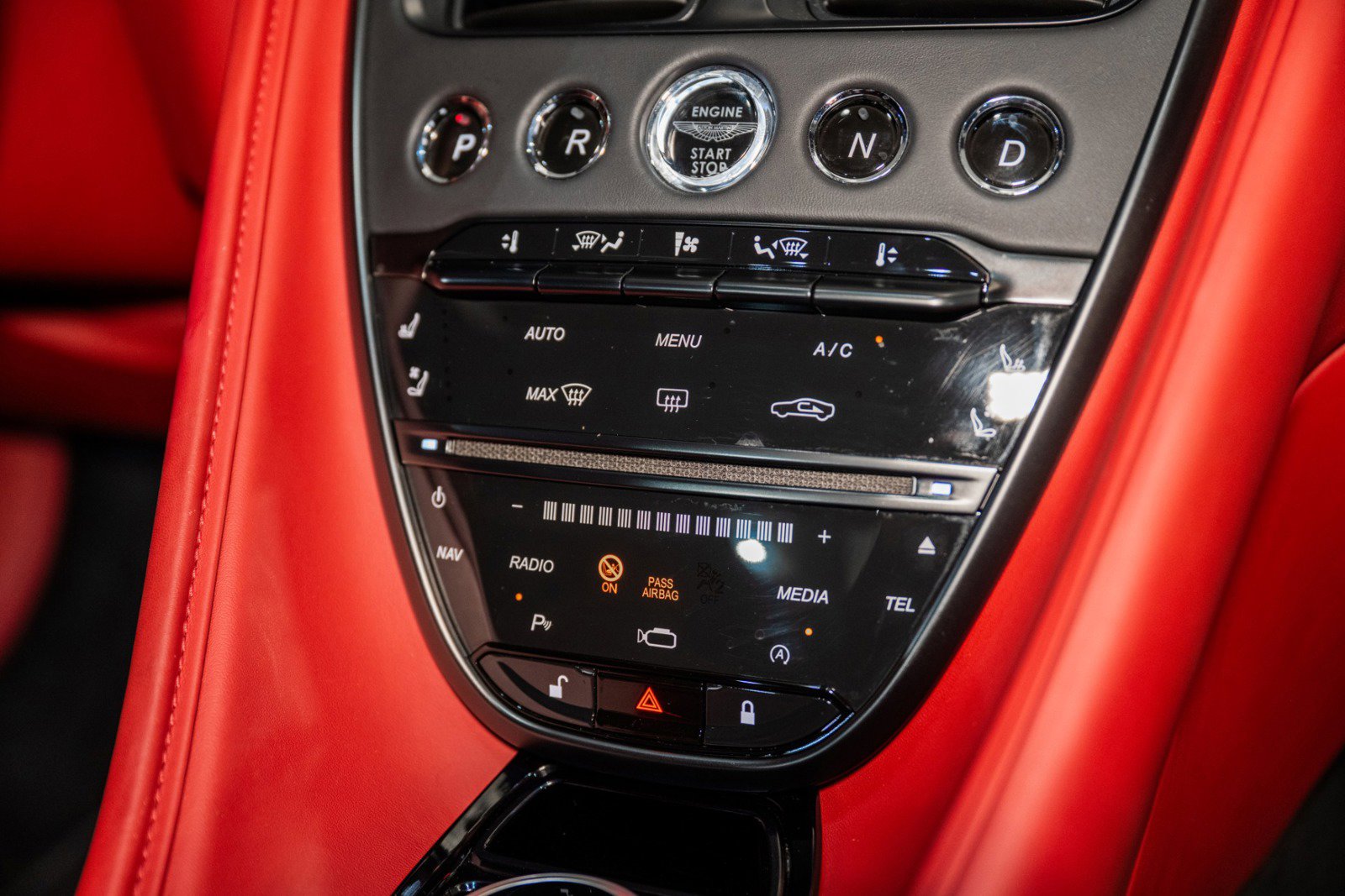 Used 2023 Aston Martin DB11 V8 image 32