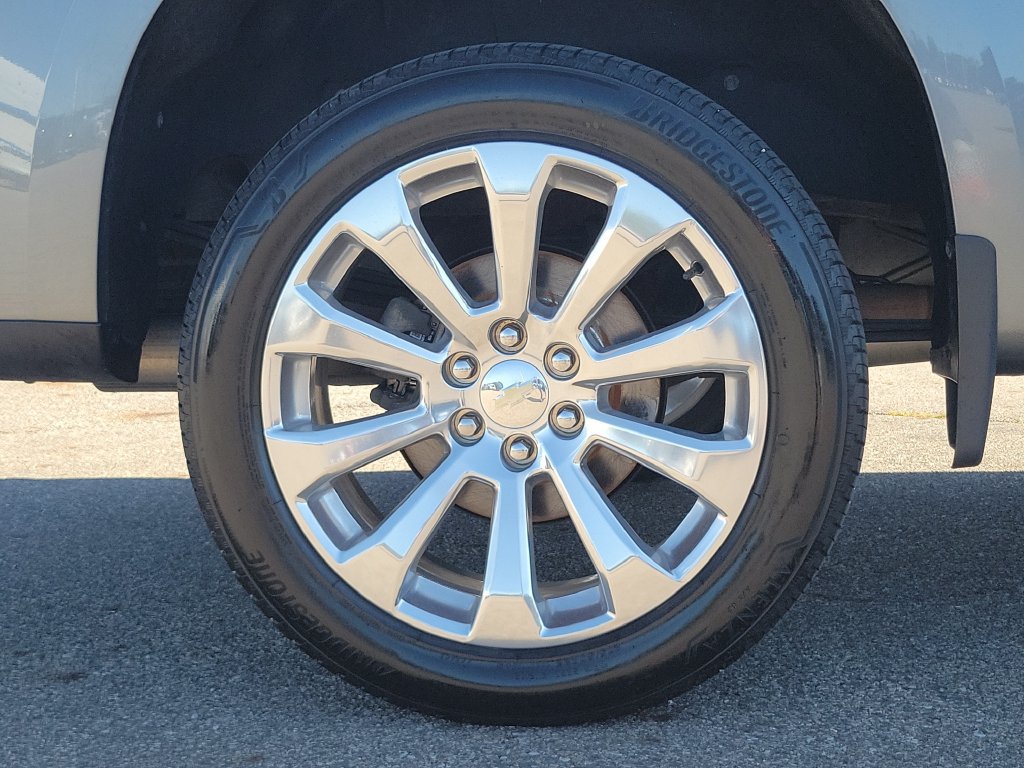 Used 2019 Chevrolet Silverado 1500 High Country w/ Technology Package AWD/4WD image 39