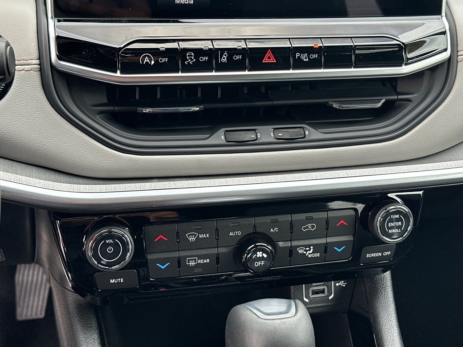 New 2026 Jeep Compass Limited AWD/4WD image 18