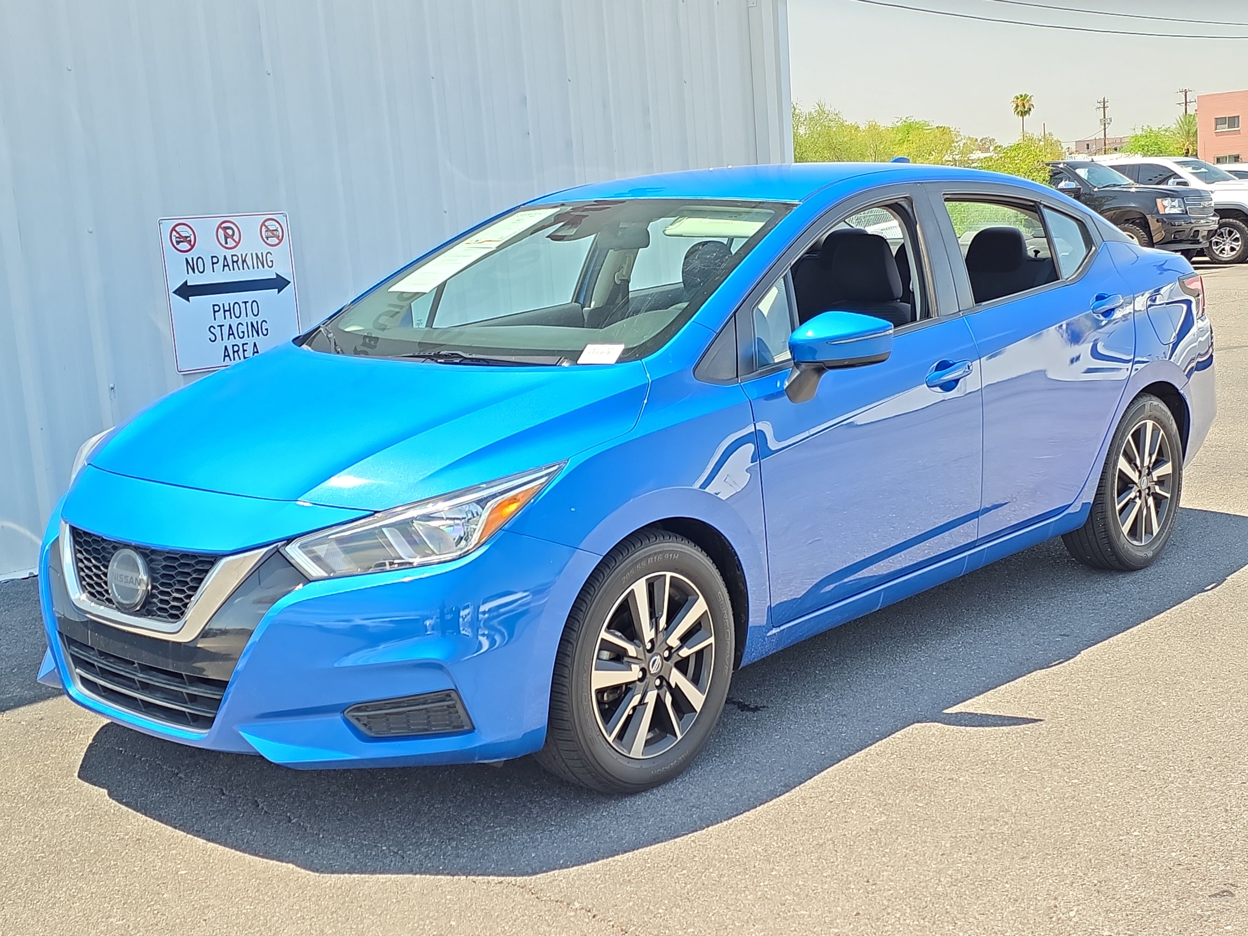Used 2021 Nissan Versa SV FWD image 3