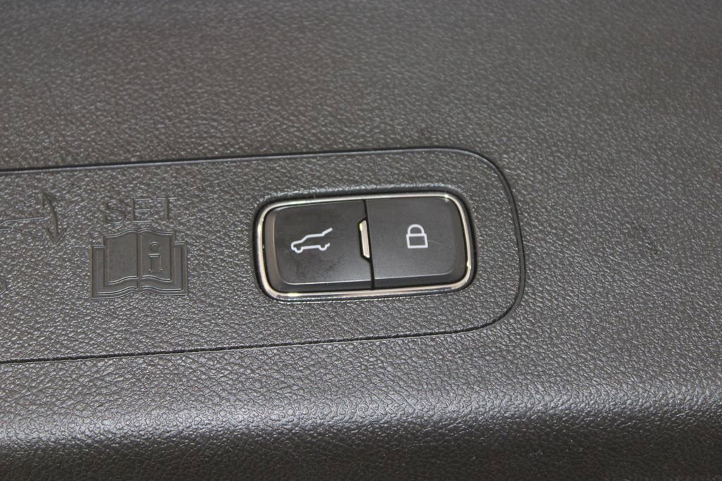 Used 2023 Lincoln Aviator Reserve w/ Equipment Group 201A image 16