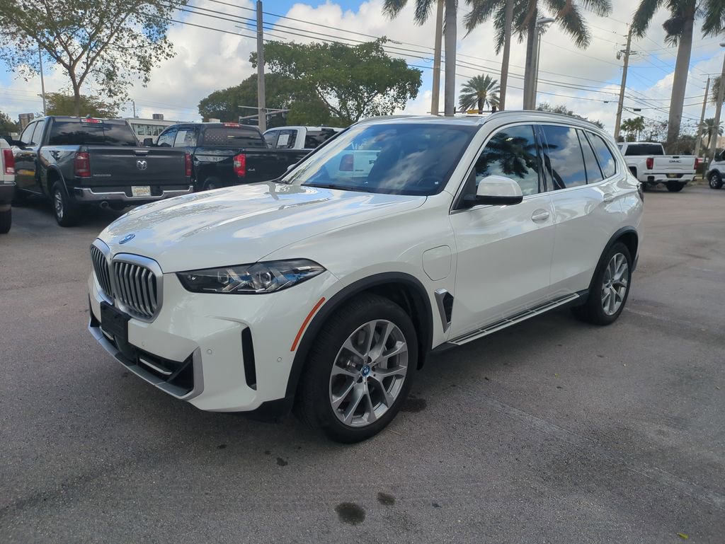 Used 2025 BMW X5 xDrive50e image 10