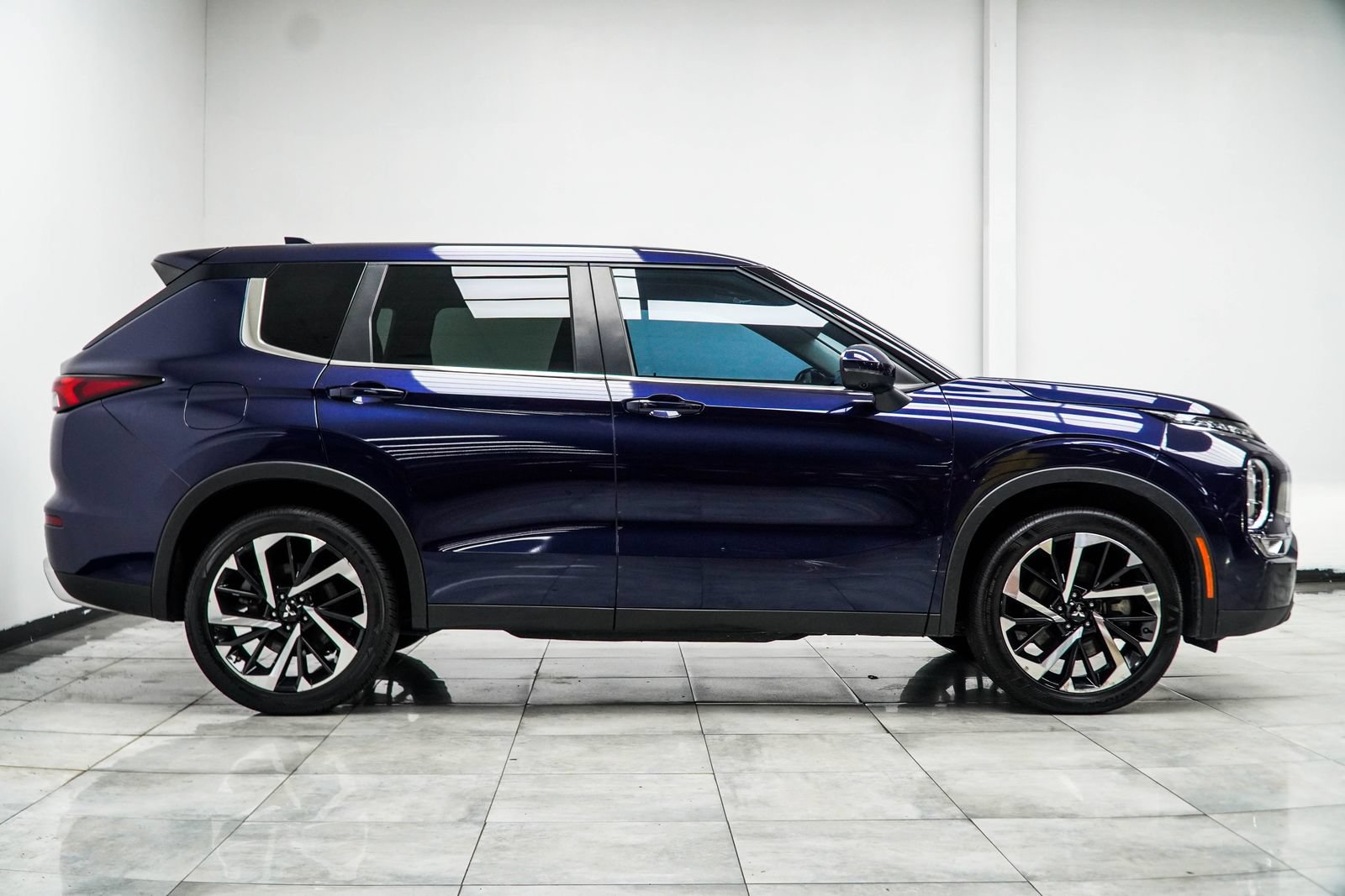 Used 2024 Mitsubishi Outlander SE FWD image 8