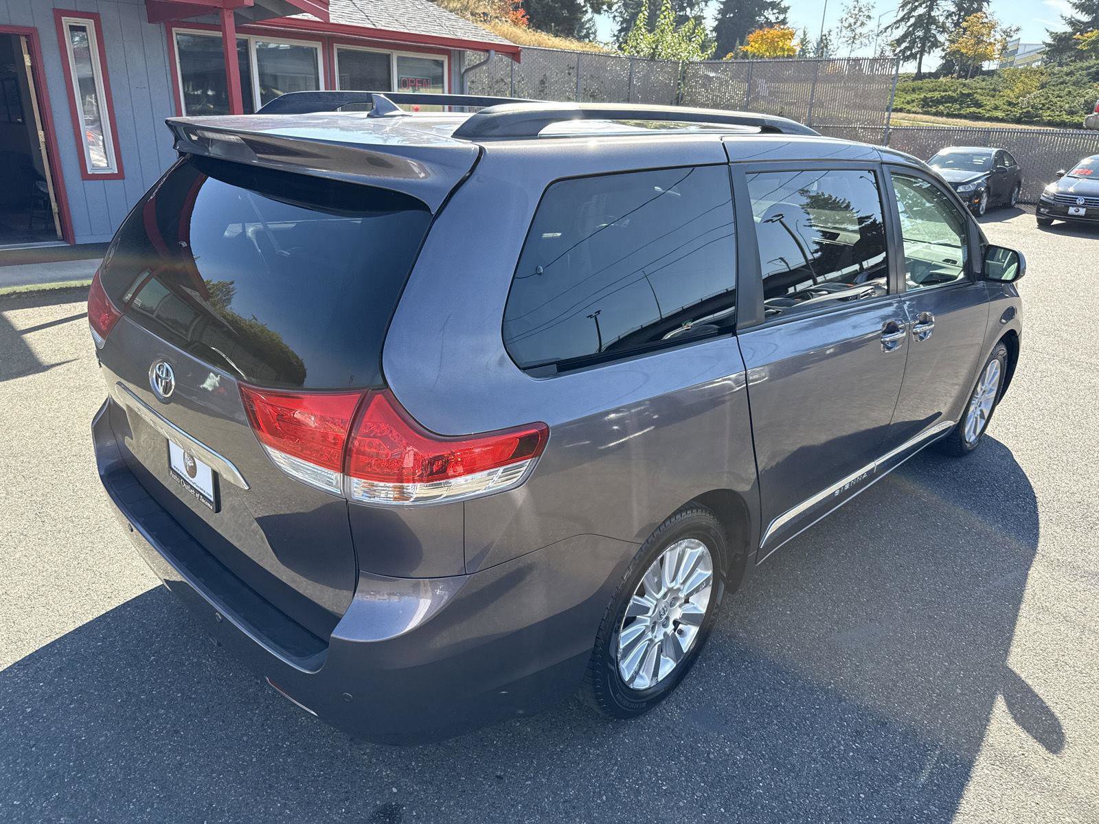 Used 2011 Toyota Sienna Limited image 11