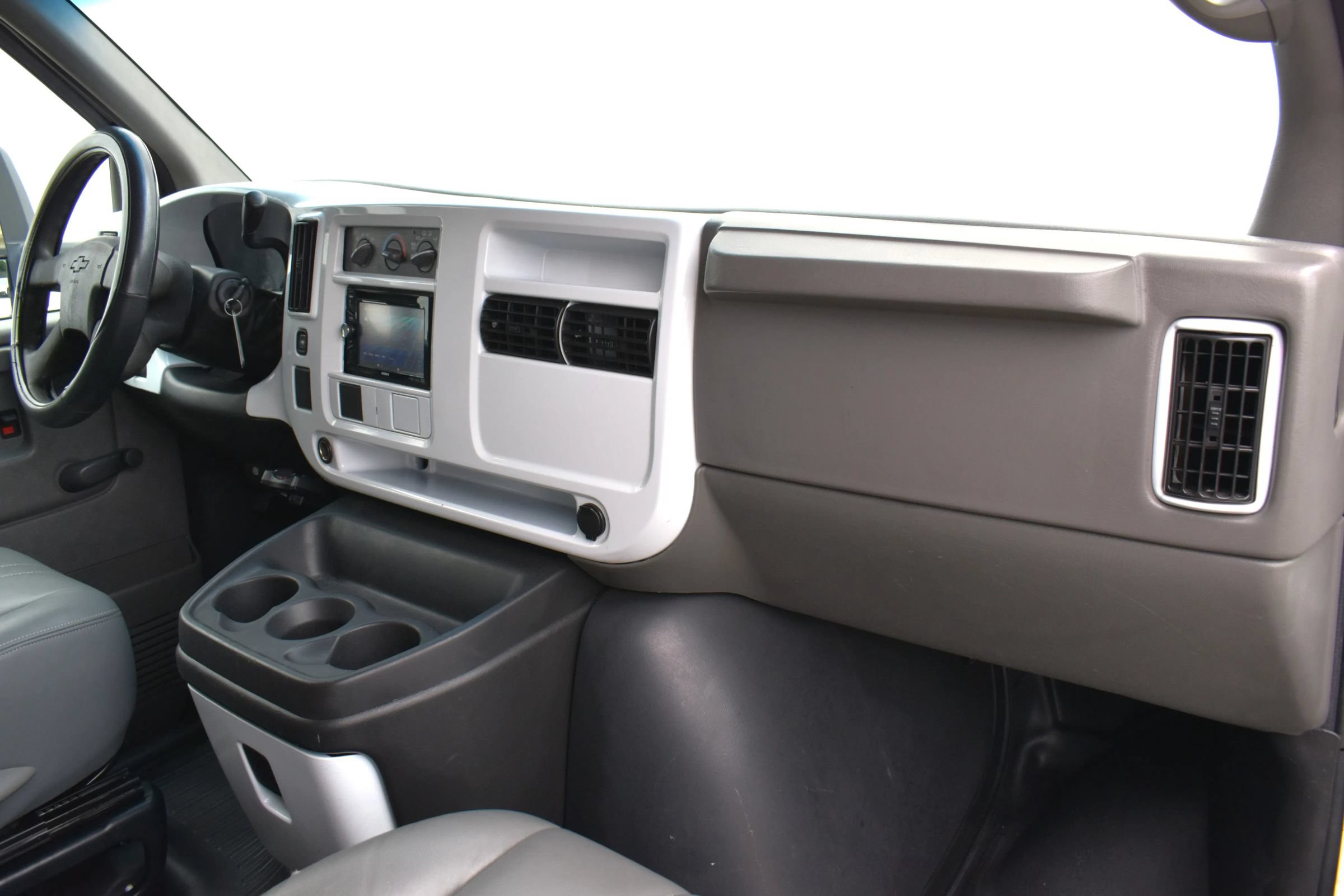 Used 2006 Chevrolet Express 3500 RWD image 56