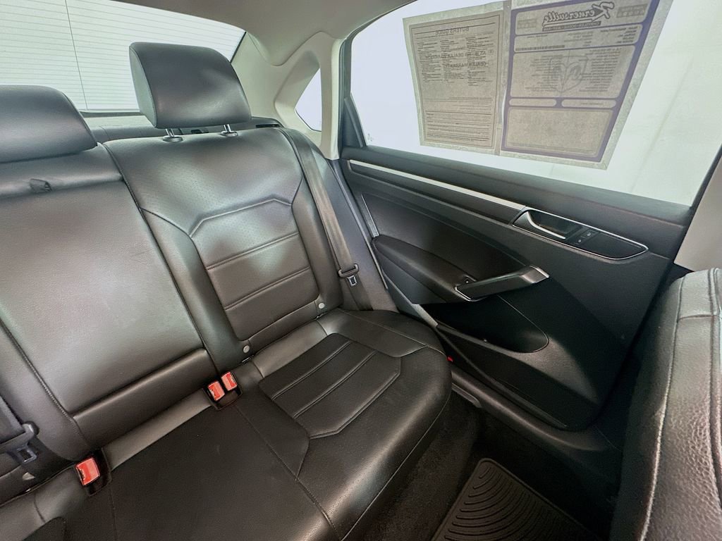 Used 2016 Volkswagen Passat 1.8T R-Line image 14