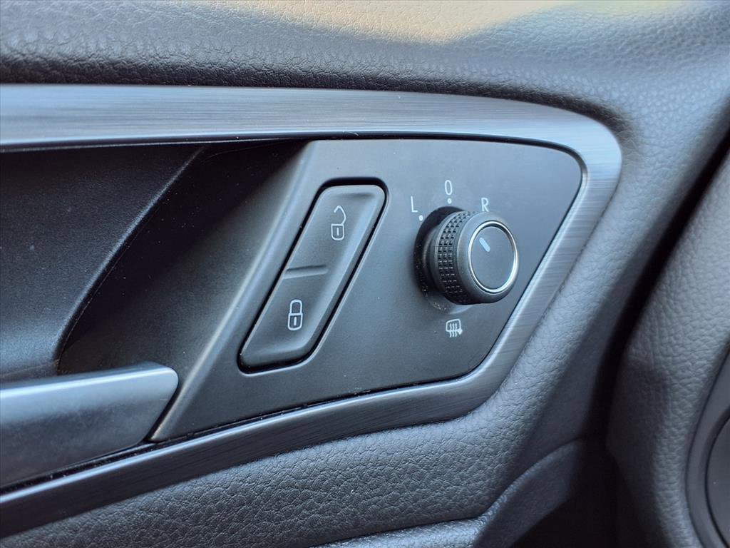 Used 2021 Volkswagen Golf 4-Door image 21