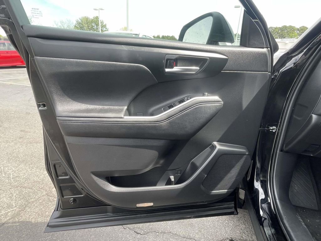 Used 2023 Toyota Highlander XLE image 58