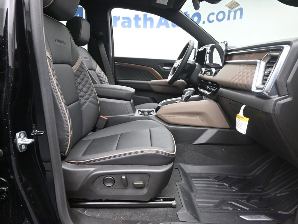 New 2025 GMC Canyon Denali w/ LPO, Denali Black Edition image 7