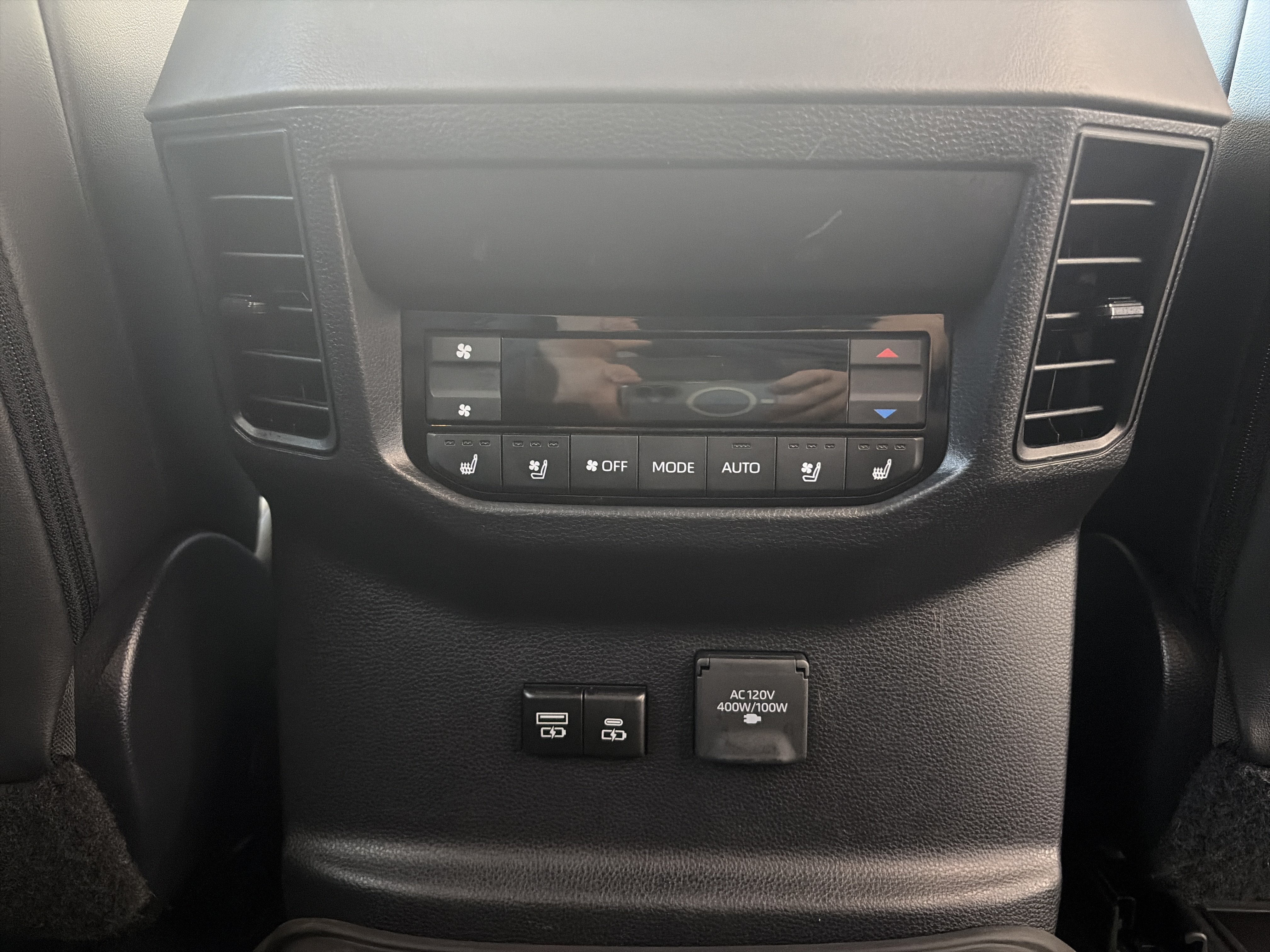 Used 2024 Toyota Sequoia Platinum AWD/4WD image 17
