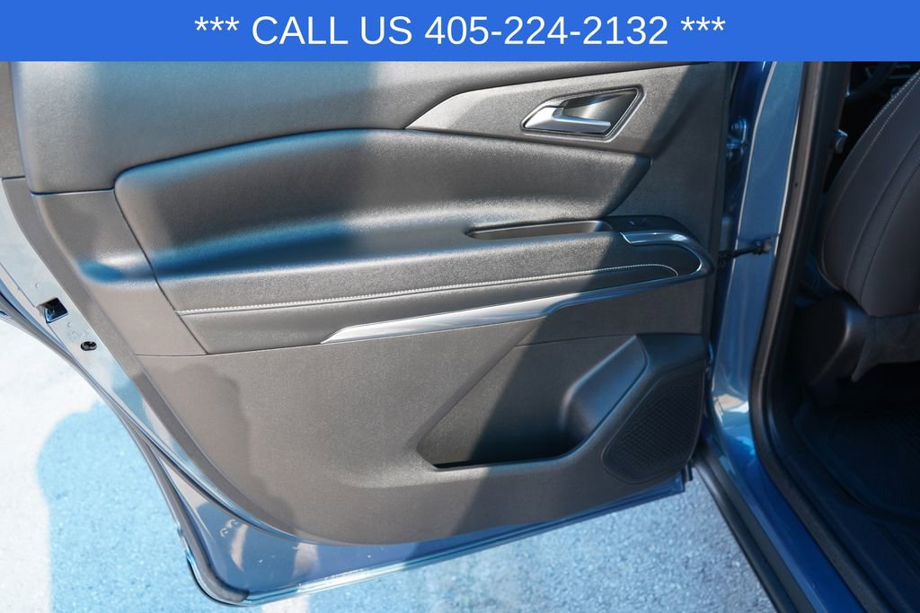 Used 2025 Chevrolet Traverse LT image 30