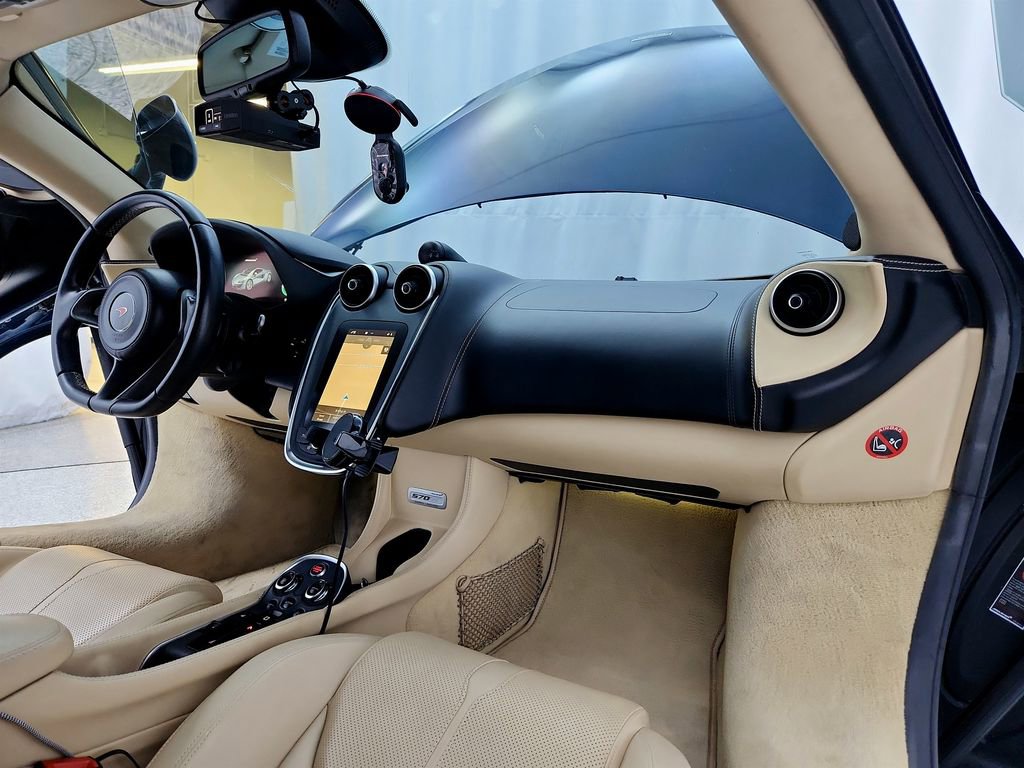 Used 2017 McLaren 570S image 33