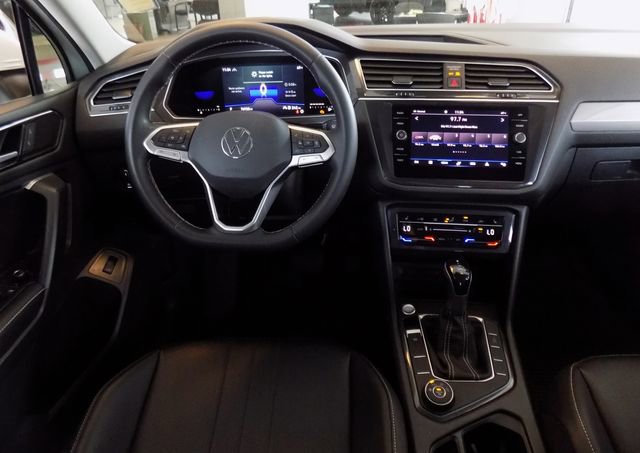 Used 2022 Volkswagen Tiguan SE AWD/4WD image 11