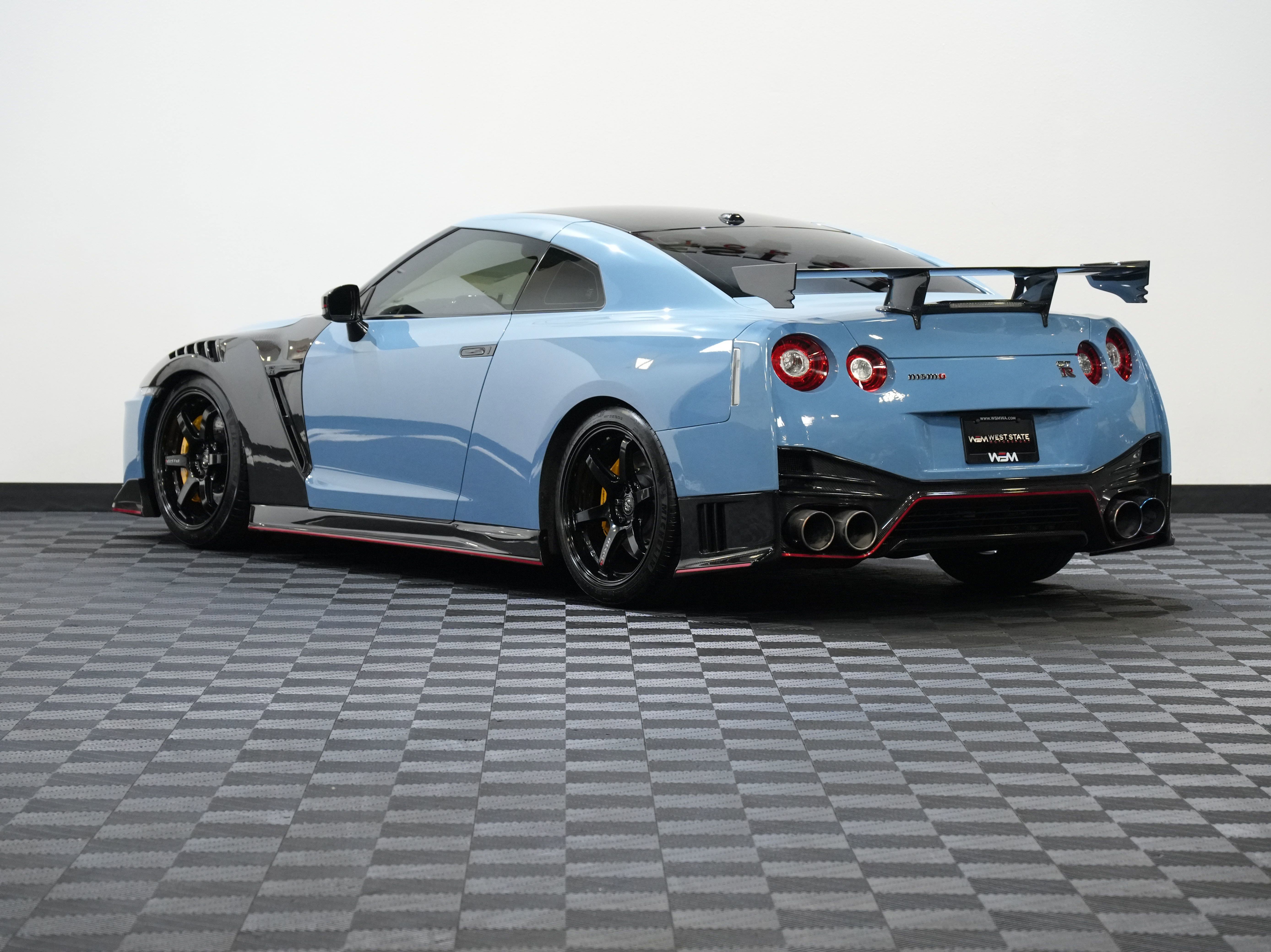 Used 2017 Nissan GT-R NISMO AWD/4WD image 8