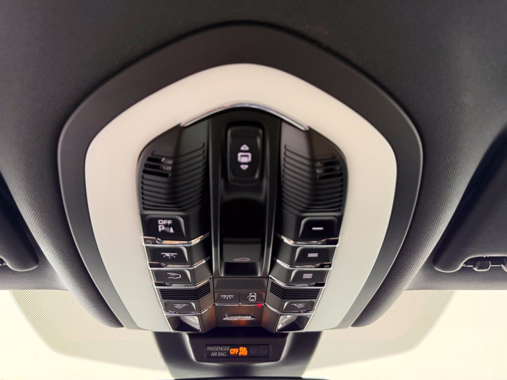 Certified 2025 Porsche Macan S AWD/4WD image 29