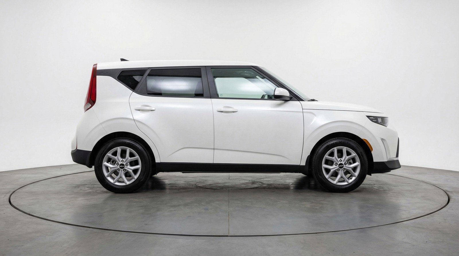 Used 2025 Kia Soul LX w/ LX Technology Package image 11