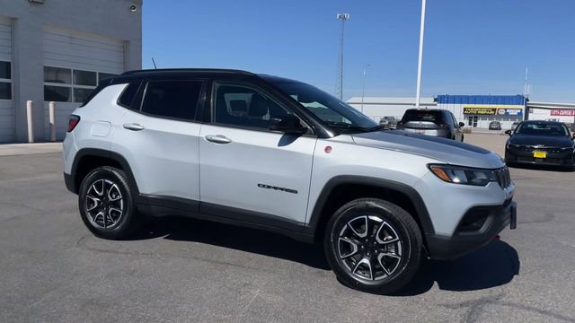 Used 2024 Jeep Compass Trailhawk AWD/4WD image 3