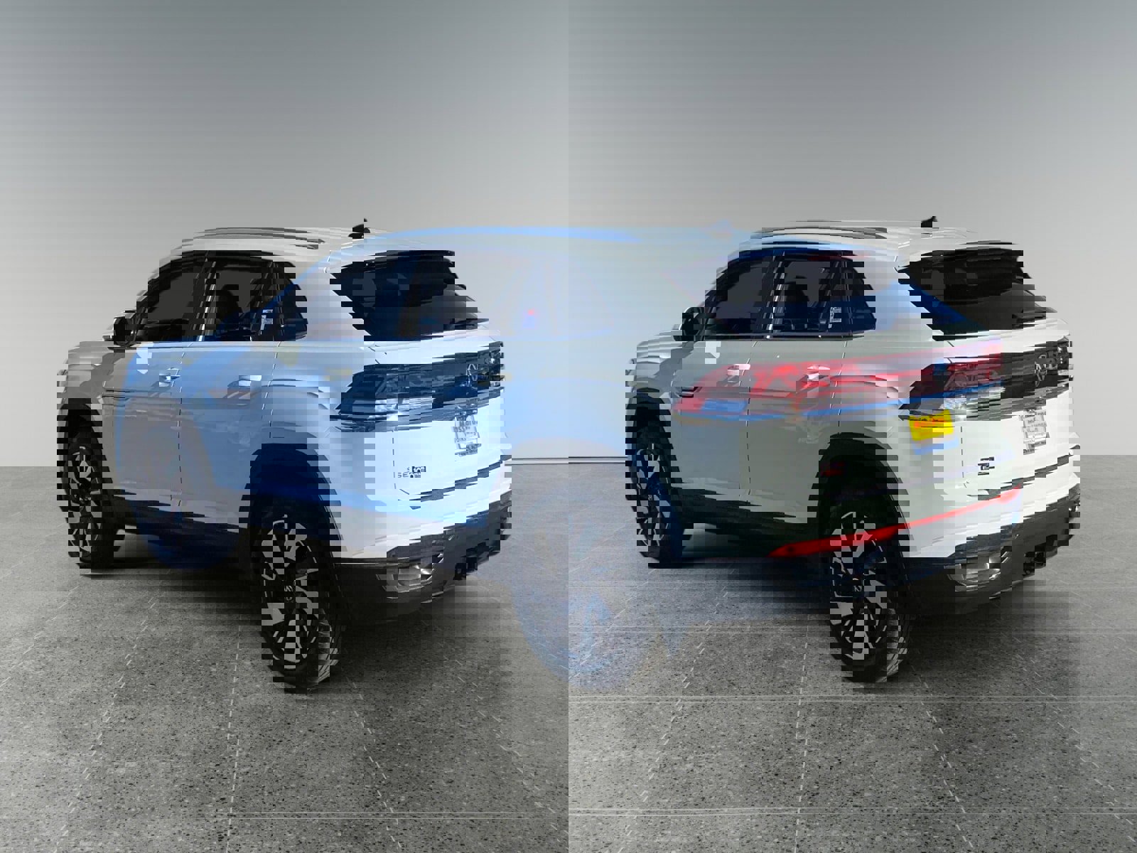 Used 2024 Volkswagen Atlas Cross Sport SE image 3