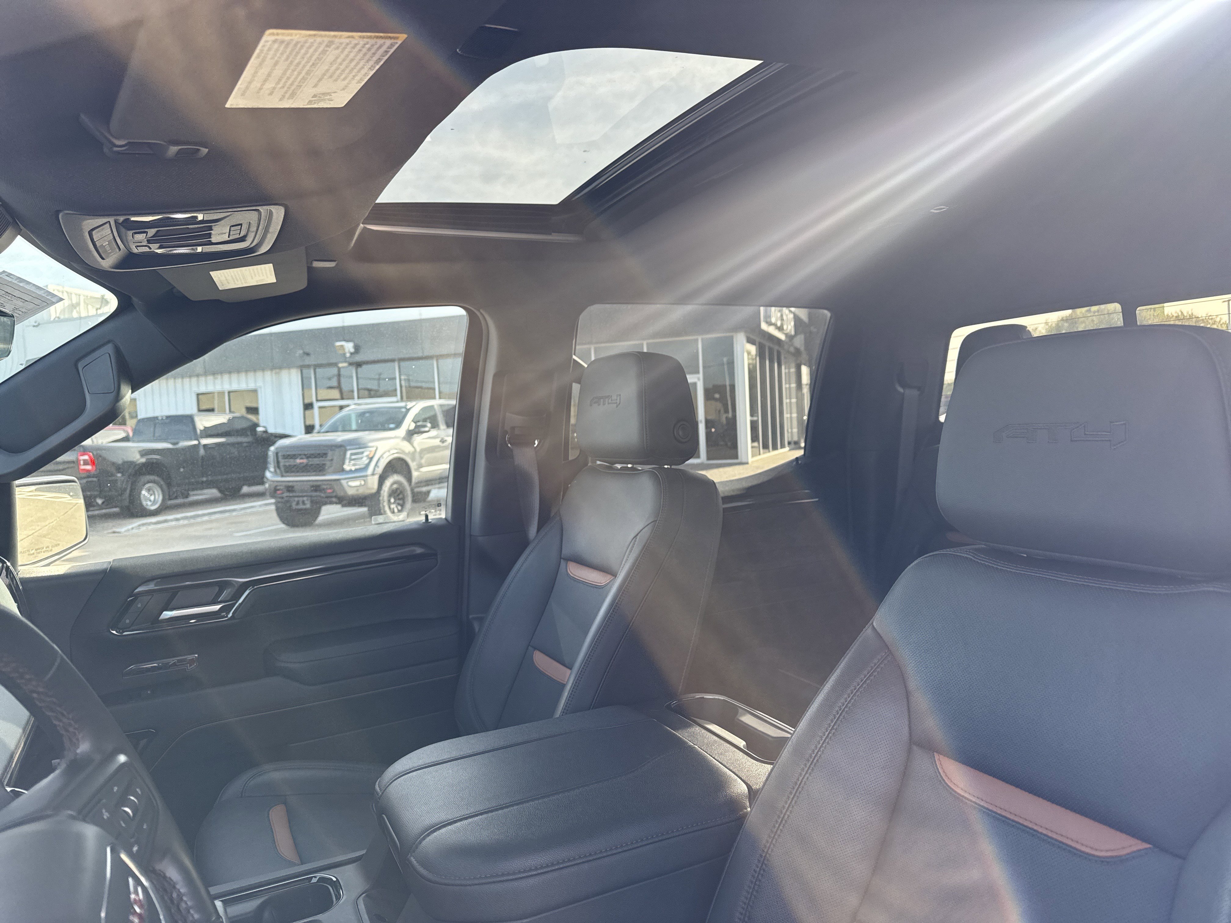 Used 2024 GMC Sierra 1500 AT4 w/ Technology Package image 7