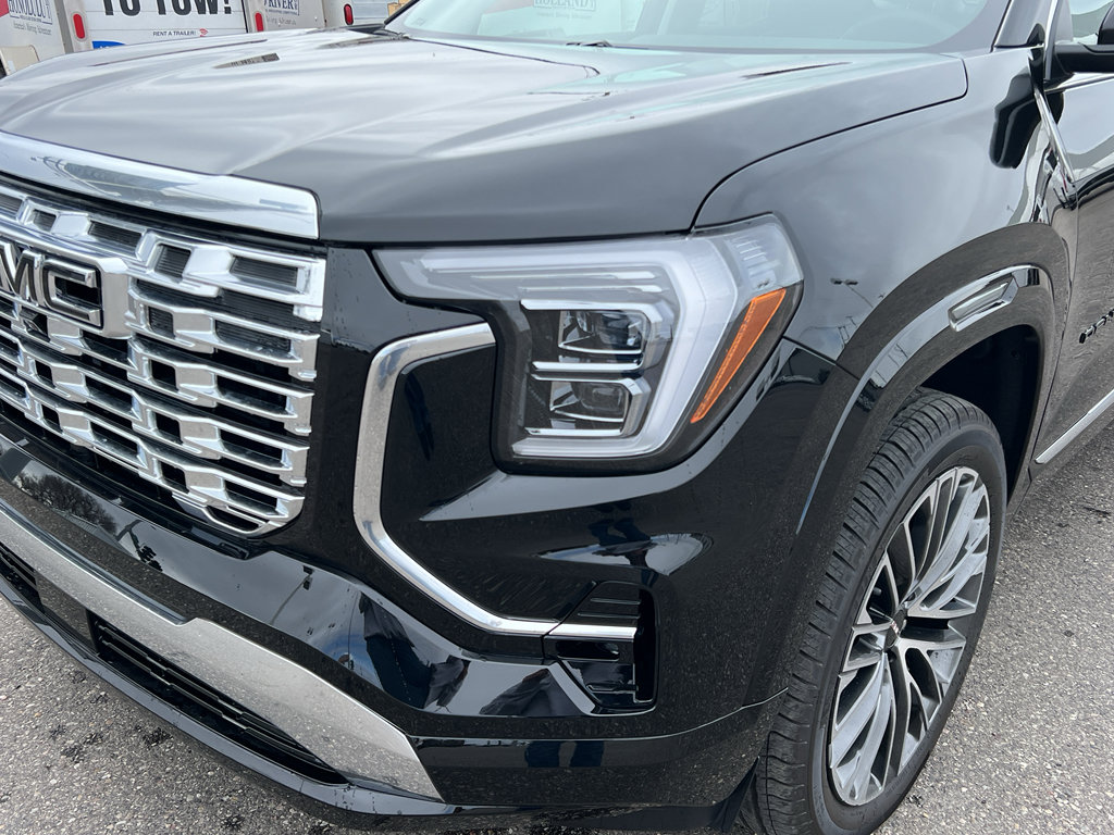 New 2026 GMC Terrain Denali w/ LPO, Black Badging Package image 9