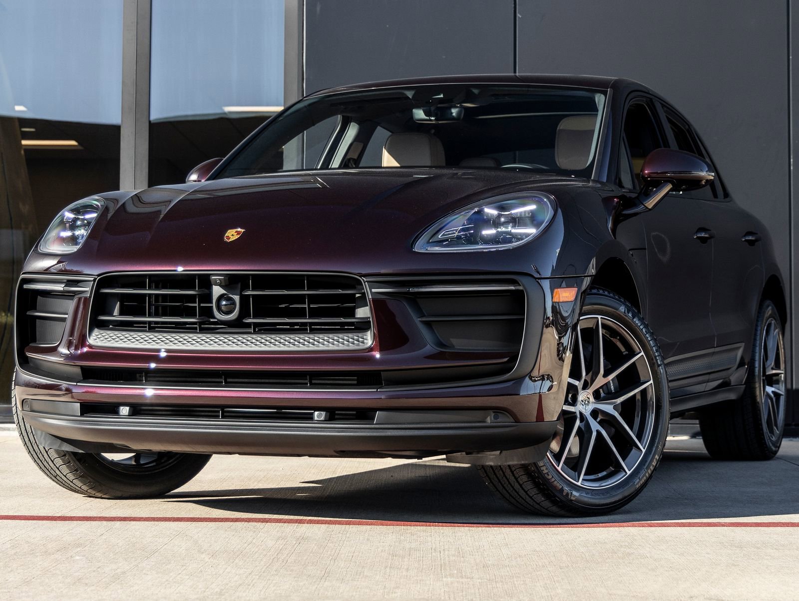 Certified 2026 Porsche Macan AWD/4WD image 1
