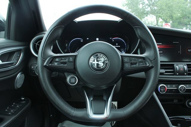 Used 2024 Alfa Romeo Giulia Ti AWD/4WD image 23