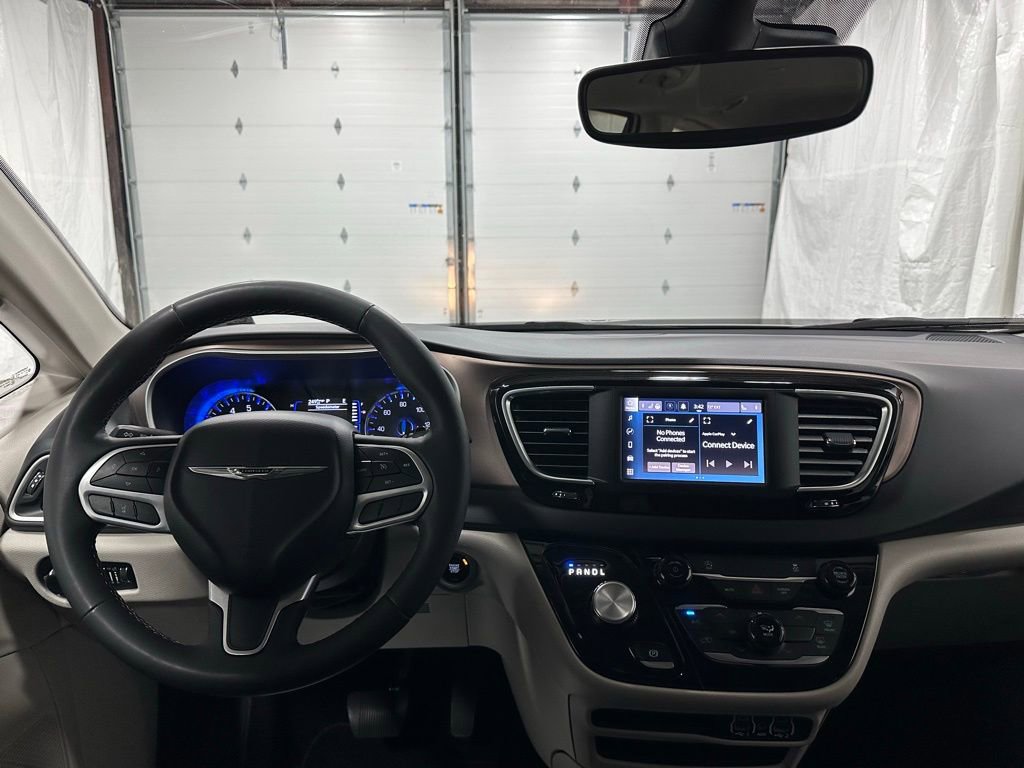 Used 2023 Chrysler Voyager LX image 16