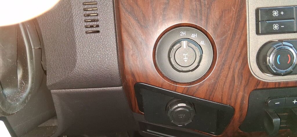 Used 2012 Ford F350 Lariat w/ Chrome Pkg image 27