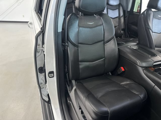 Used 2019 Cadillac Escalade Luxury AWD/4WD image 29