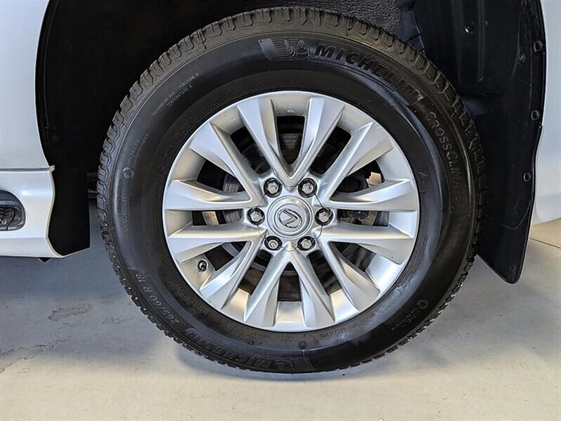 Used 2016 Lexus GX 460 w/ Premium Package AWD/4WD image 14
