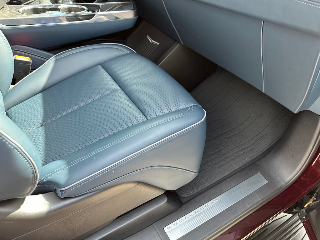 Certified 2025 Cadillac Escalade IQ Luxury 2 w/ LPO, Premium Carpet Package AWD/4WD image 42