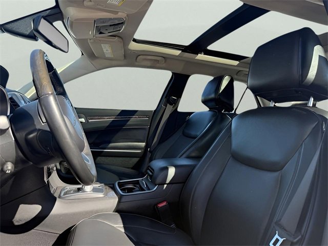 Used 2019 Chrysler 300 Limited image 14