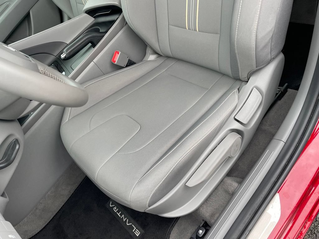Used 2025 Hyundai Elantra Sport FWD image 22