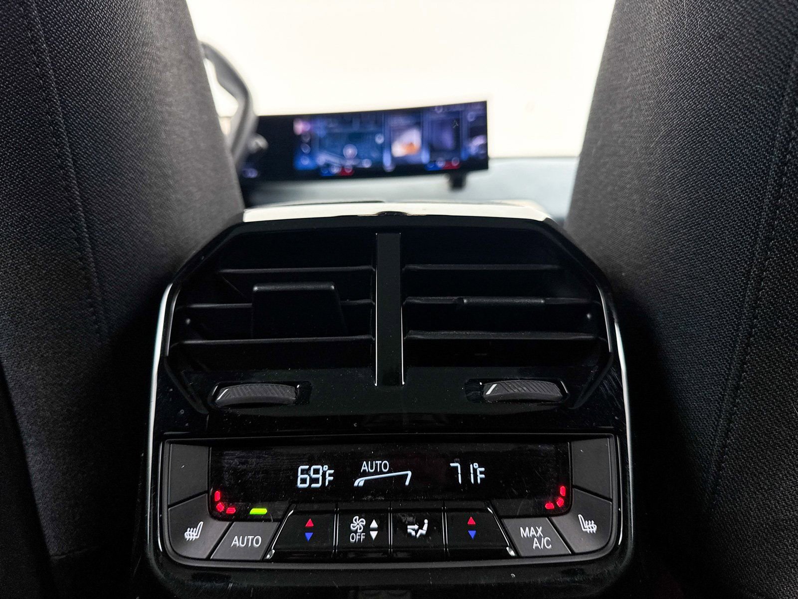 Used 2022 BMW iX xDrive50 w/ Premium Package image 29