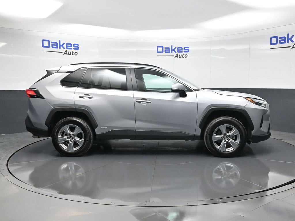 Used 2025 Toyota RAV4 XLE image 9