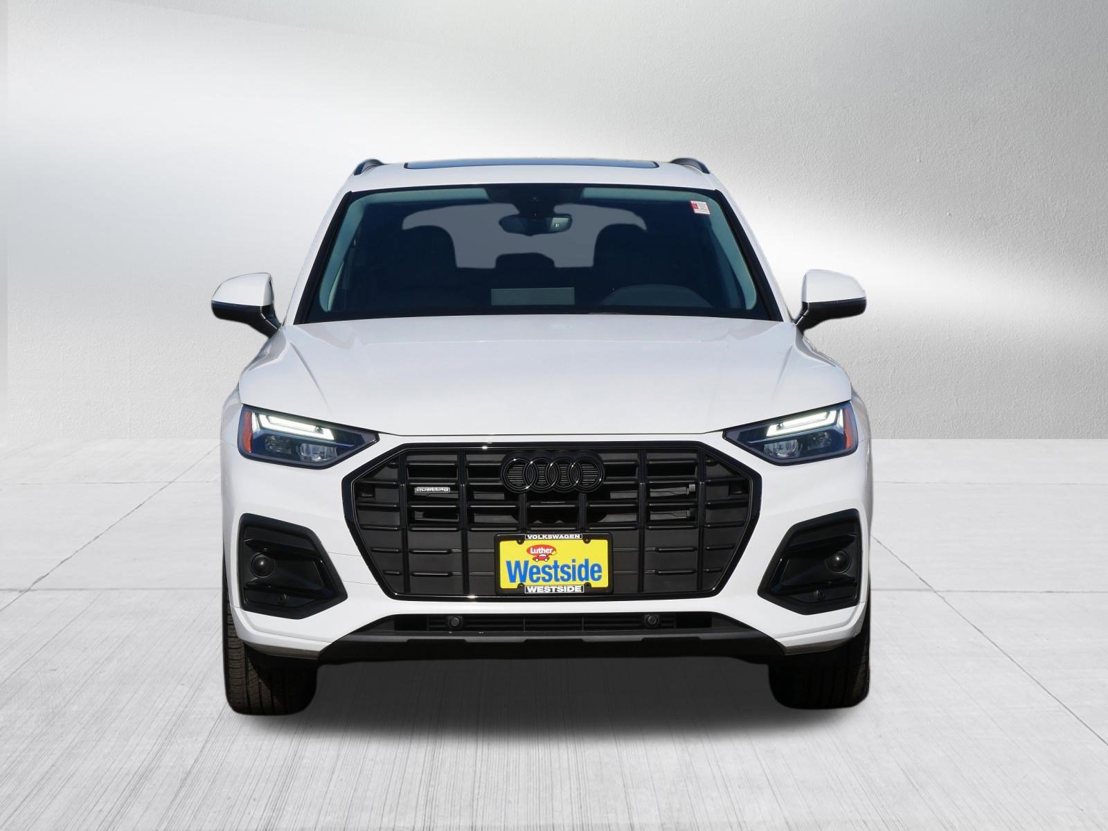 Used 2025 Audi Q5 2.0T Premium w/ Convenience Plus Package image 2